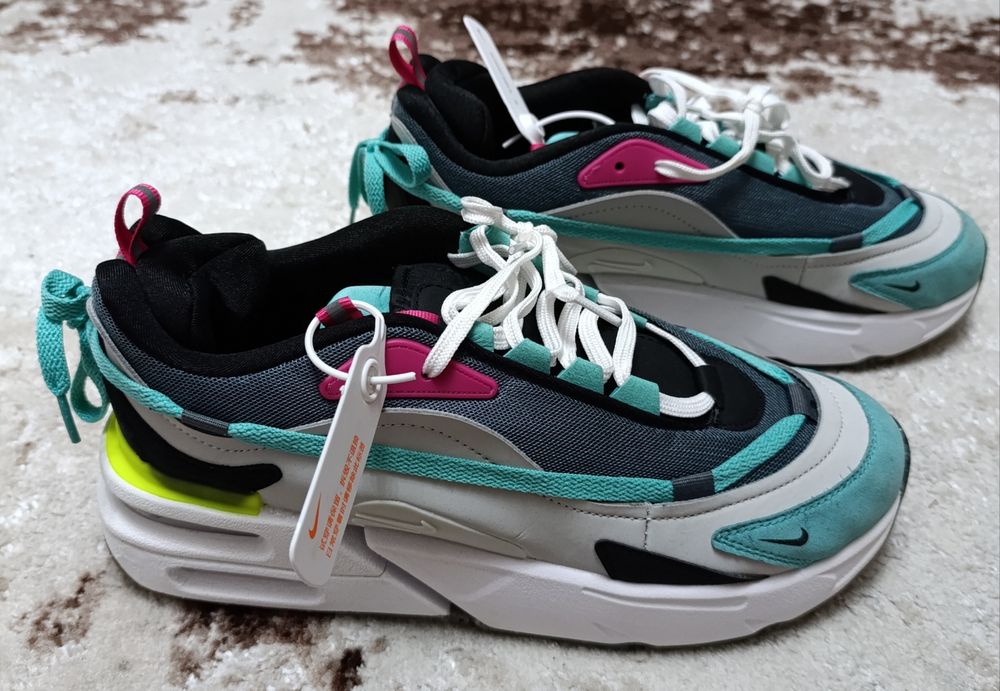 Vând adidași noi de bărbați Nike Air Max Furyosa