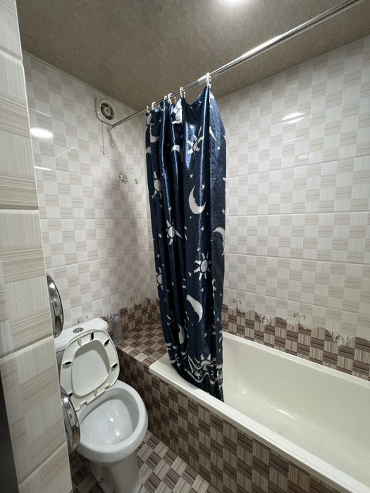 Ал Хоразмий кучада 2/2 хонали квартира Сотилади