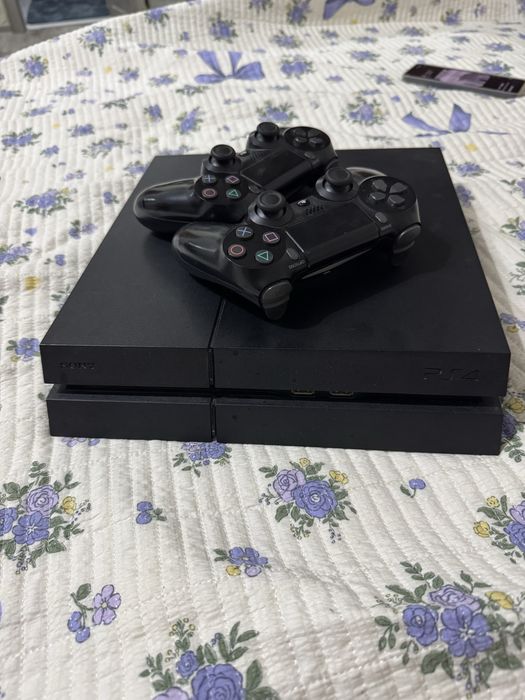 Продам PS4 в идеальном состоянии