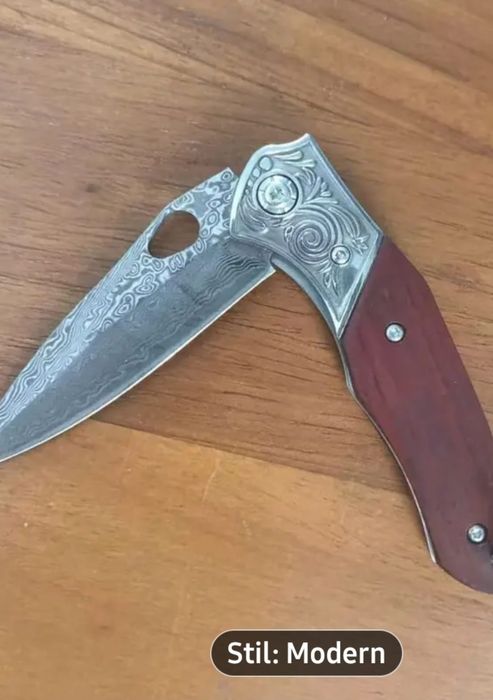 Briceag din inox de Damasc lucrat manual