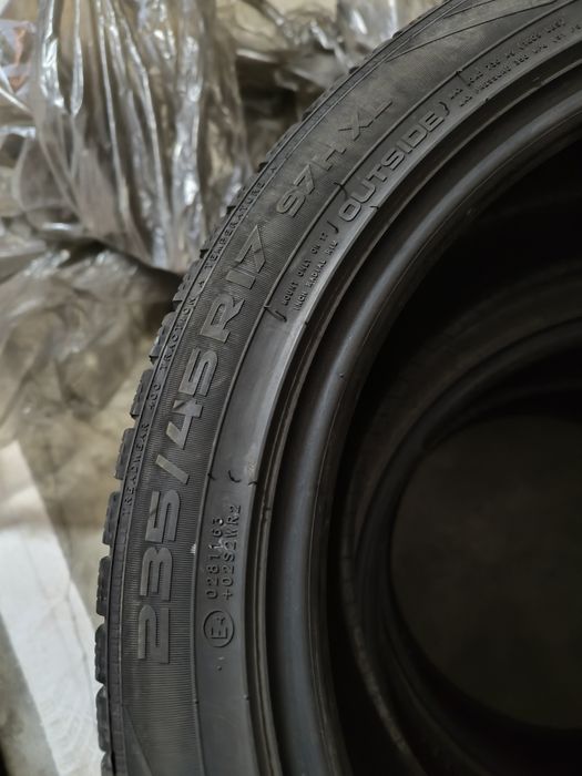 Vând anvelope iarnă Nokian WR A4 – 235/45 R17 97XL (set 4 bucăți)