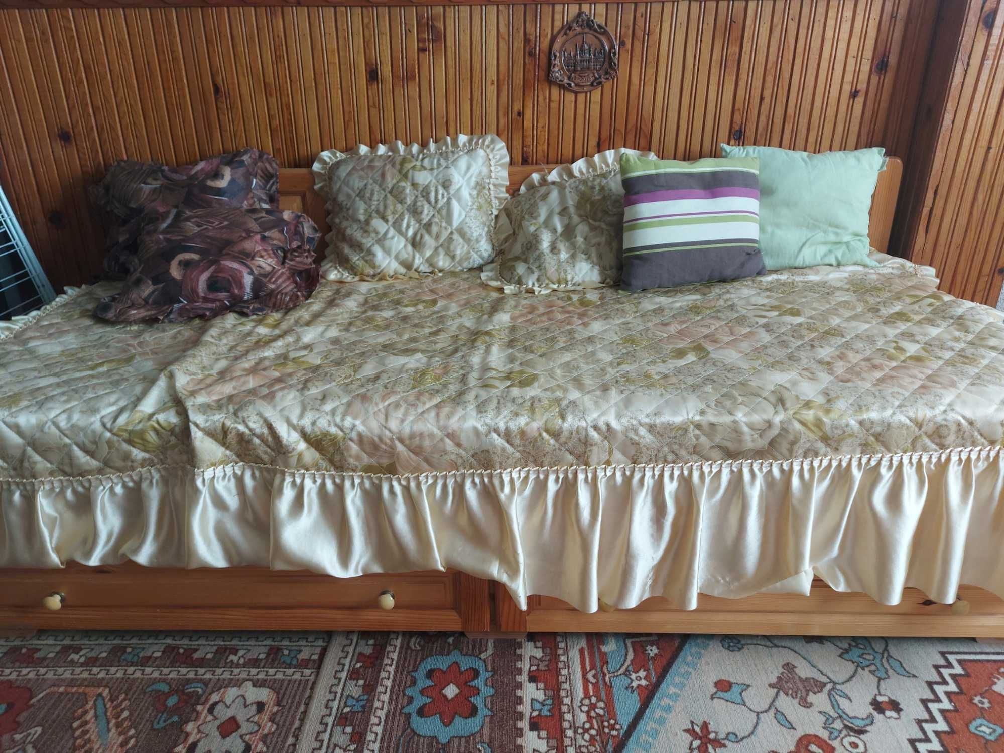 Дървени ъглови легла с матраци