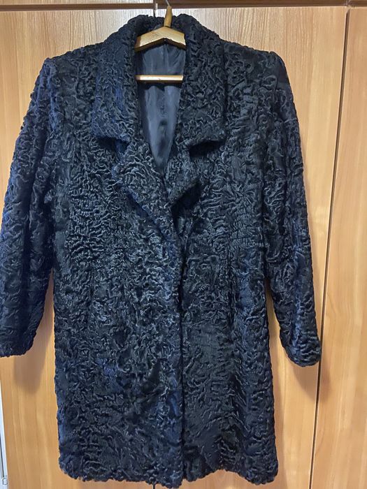 Женская каракулевая шуба