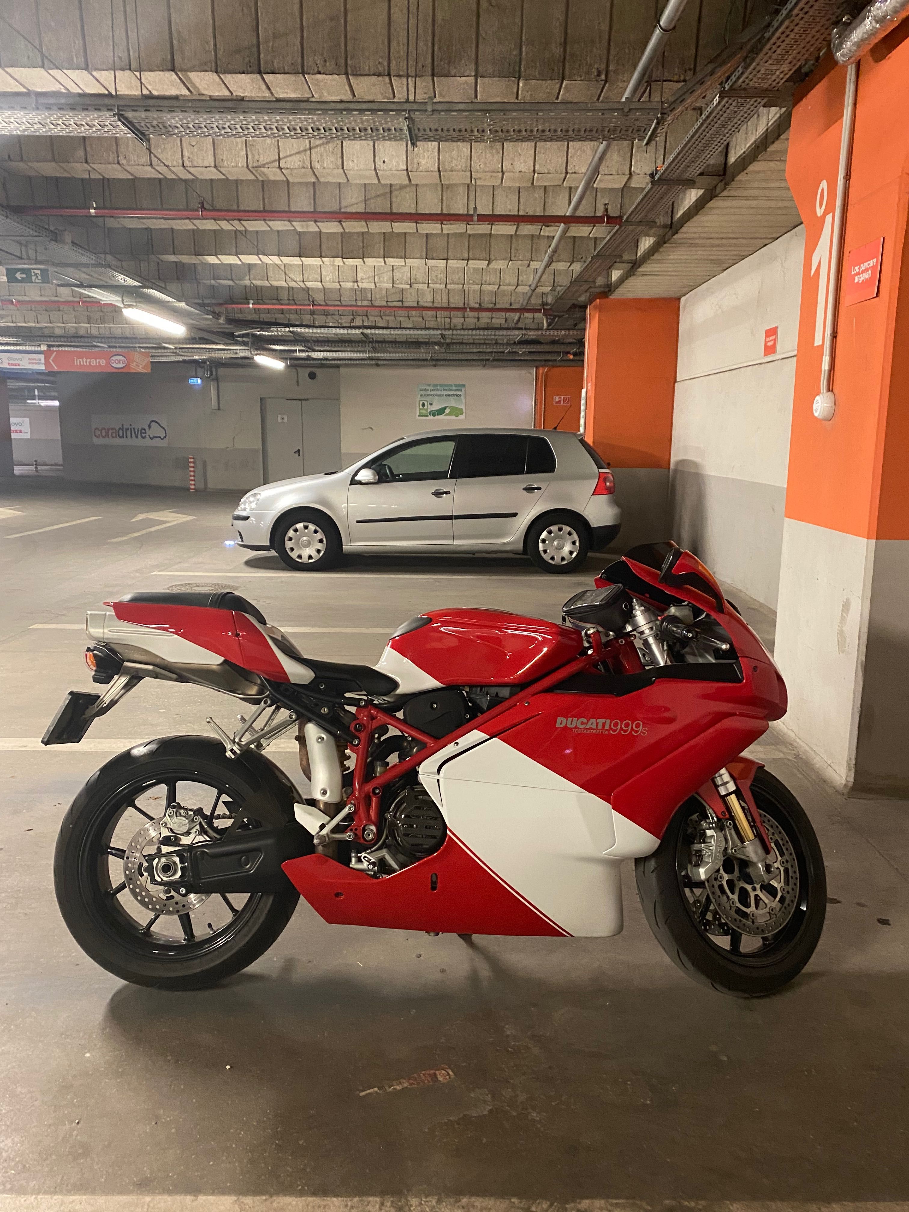 Motocicleta Ducati 999
