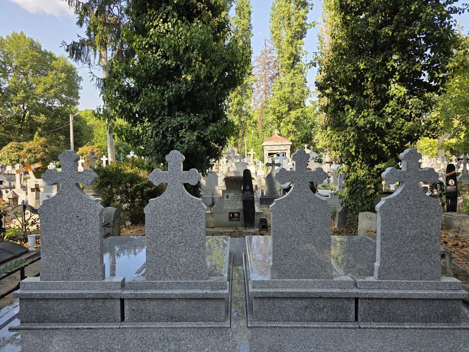 Vând loc de veci Cimitirul Bellu
