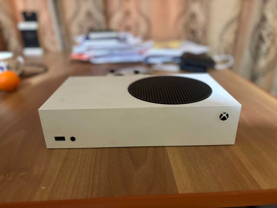 Xbox Series S + Controler , ideal cadou pentru un copil sau o familie