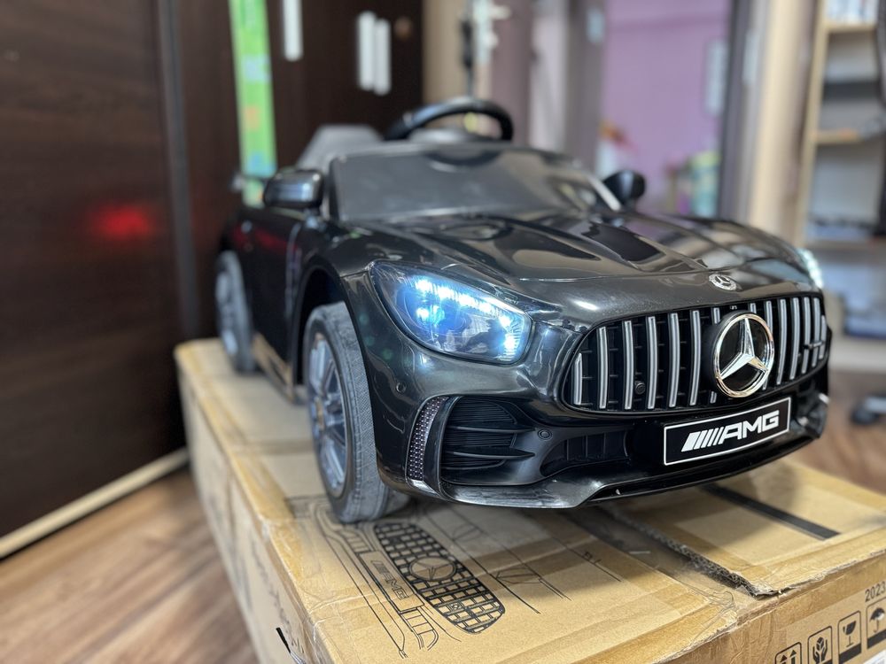 Детска кола Mercedes AMG GTR 12V
