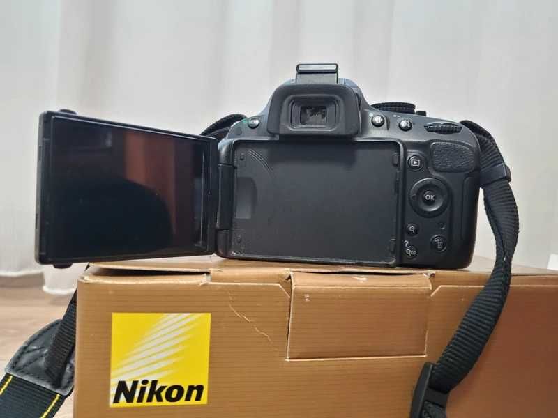 Set Nikon D5100 DSLR – cu 2 obiective si trepied