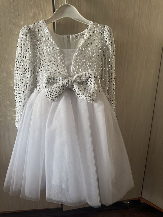 Продам платье на девочку