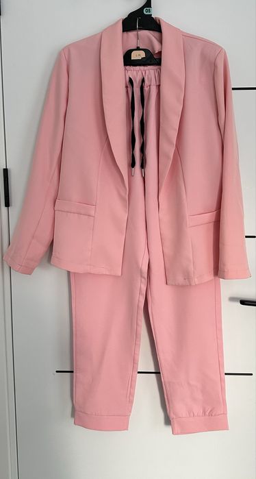 Комплект сако и панталон