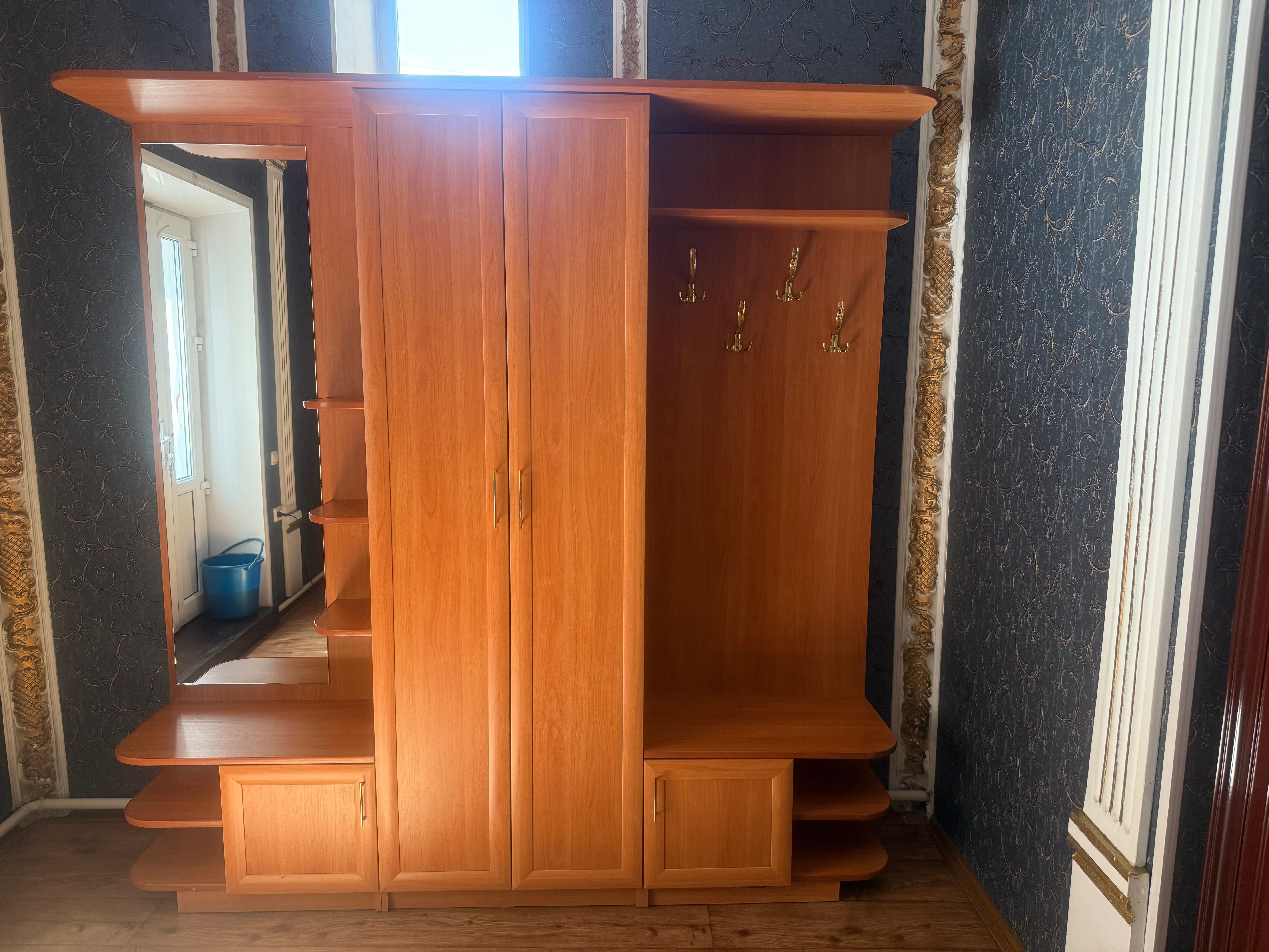 Продам прихожую , состояние нового