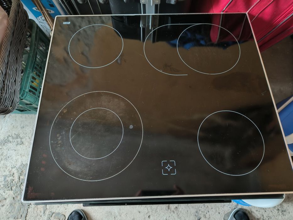 Set încorporabil: cuptor + plită ceramică Kontinent EHE280-1HBZS