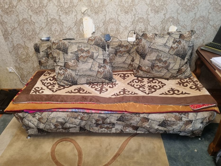 Продам диван в гостинную