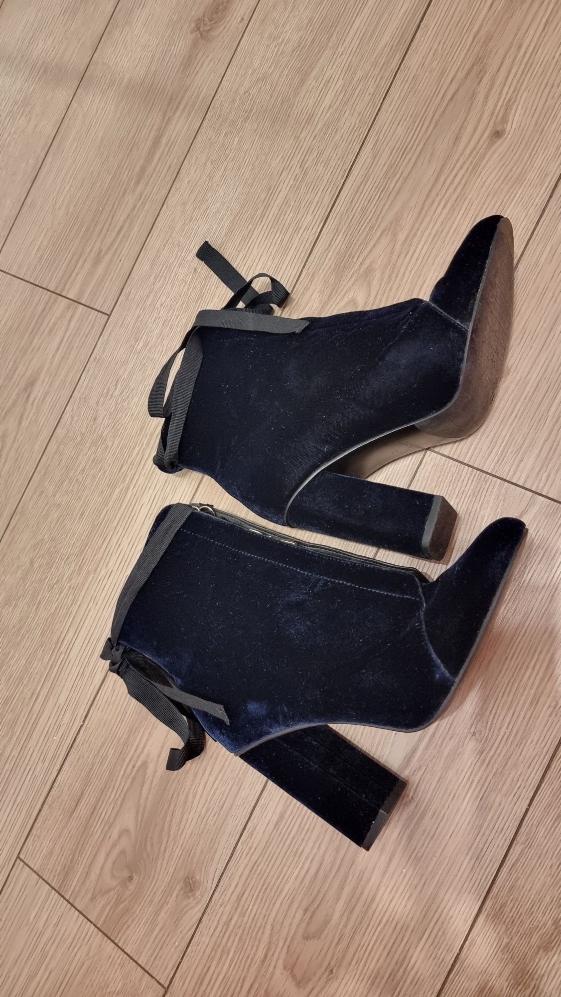 Botine cu toc Zara