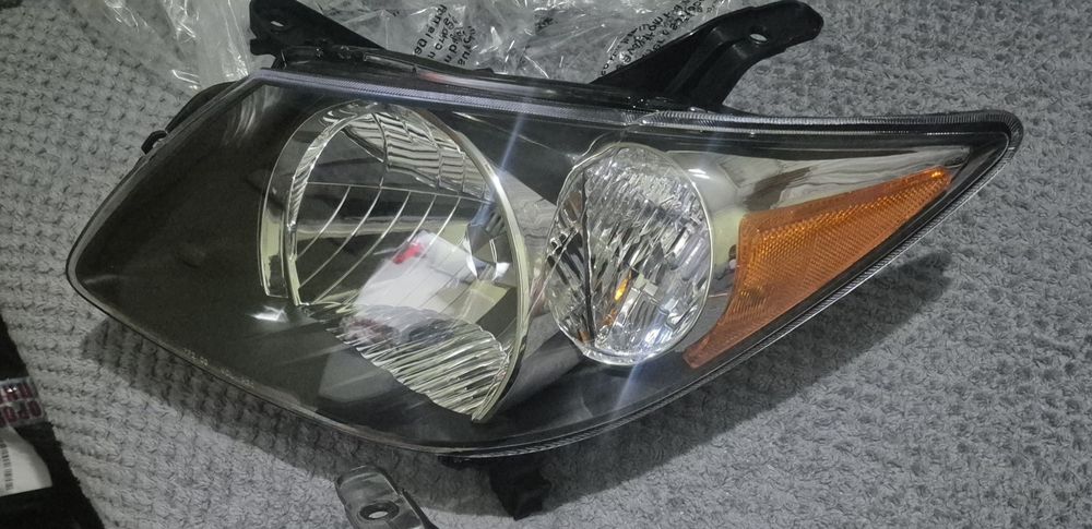 Новая фара Понтиак вайб 2003г