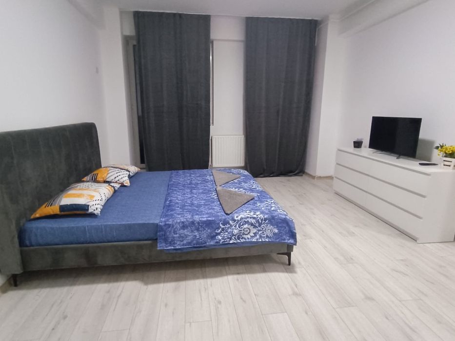 Regim hotelier/închiriez zi