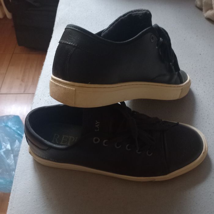 Vând adidasi Replay