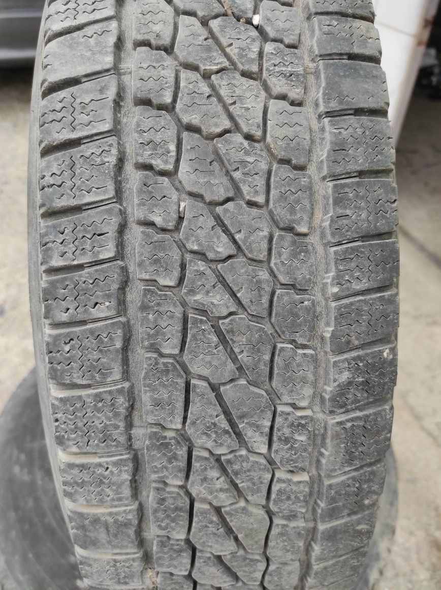 Продавам все сезонни гуми с джанти от VW T5 205/75-16C