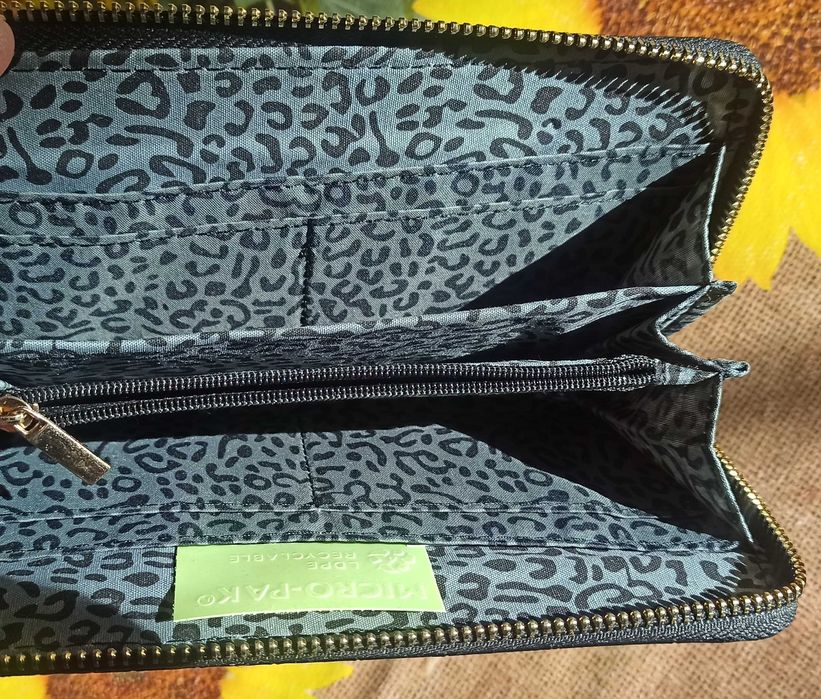 Нов портфейл с цип и 4 отделения - за 4 €вро