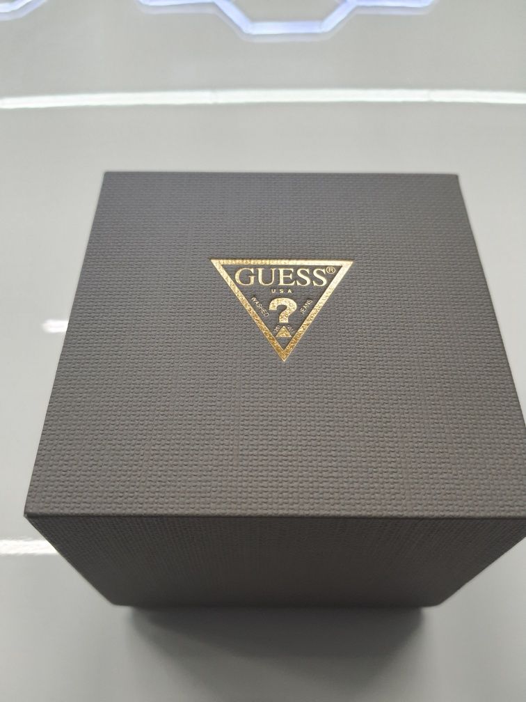 Часовник  GUESS ZEUS GW0208G1