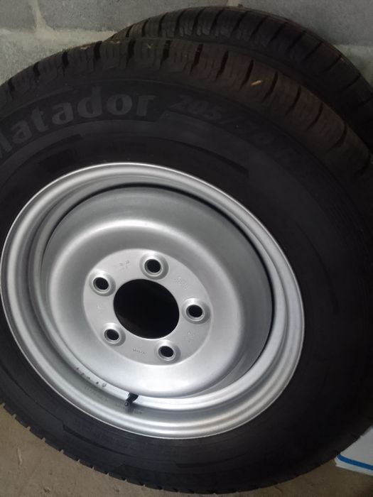 205/70/15 шины новая