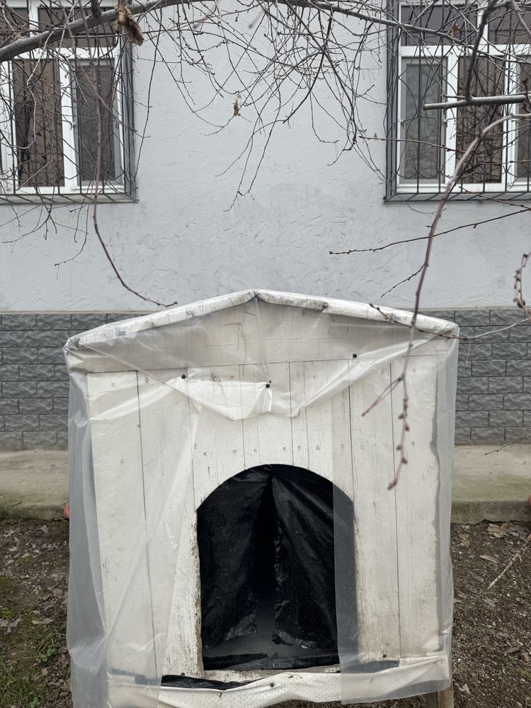 Продаю срочно собачую бутку в хорошем состоянии утепленная