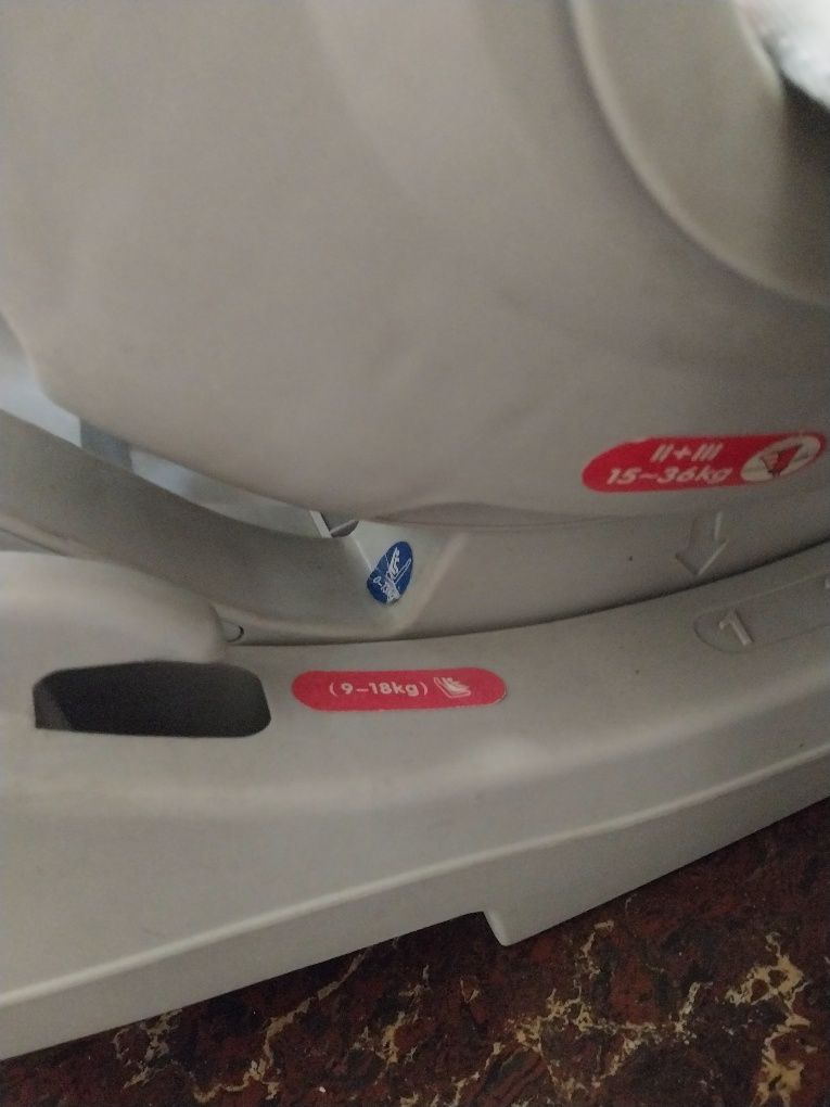 Продаю срочно автокресло Jikel Saturn Zip 360 Rotating IsoFix.