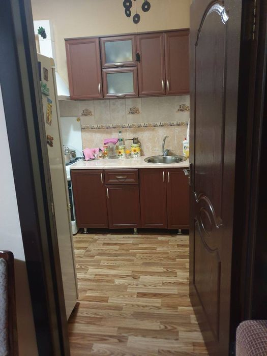 Продаётся 2/4/4,болкон 1.5 ×3, ЗЕРКАЛКА, массив Феруза,клиника Глория!