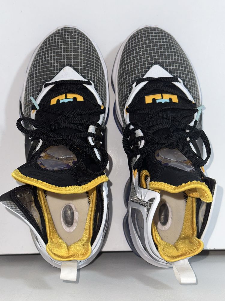 Мъжки обувки Nike LeBron 19 Hardwood Classic, размер 42