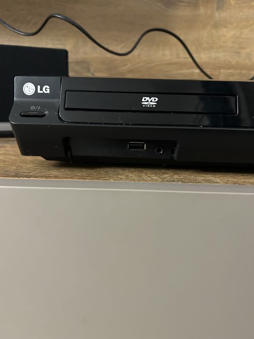 Vând sistem home cinema LG-HT 502