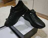 De vanzare ~ ADIDASI/PANTOFI sport ~