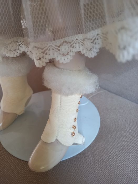 Порцеланова кукла