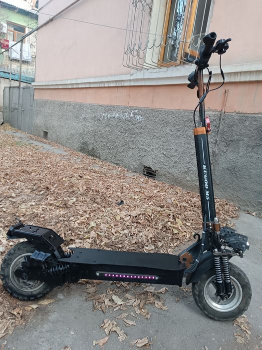 Срочно.Продаю KUGOO KIRIN M5 мошьный и быстрый электросамокат.
