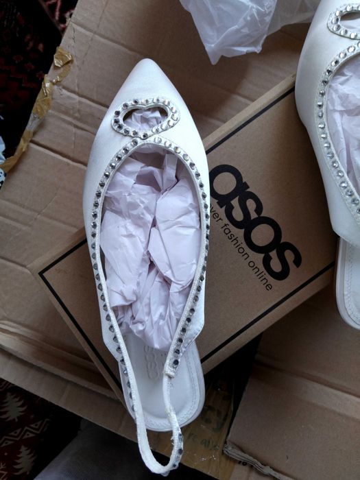 Елегантни дамски обувки нови