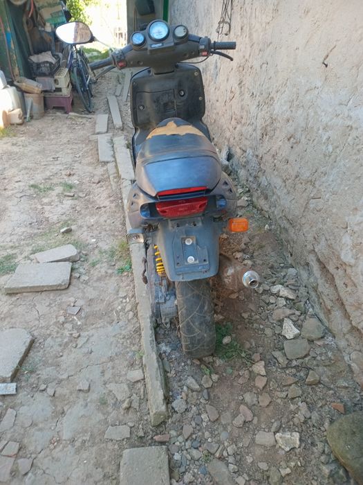 Vând malaguti f12 550 neg