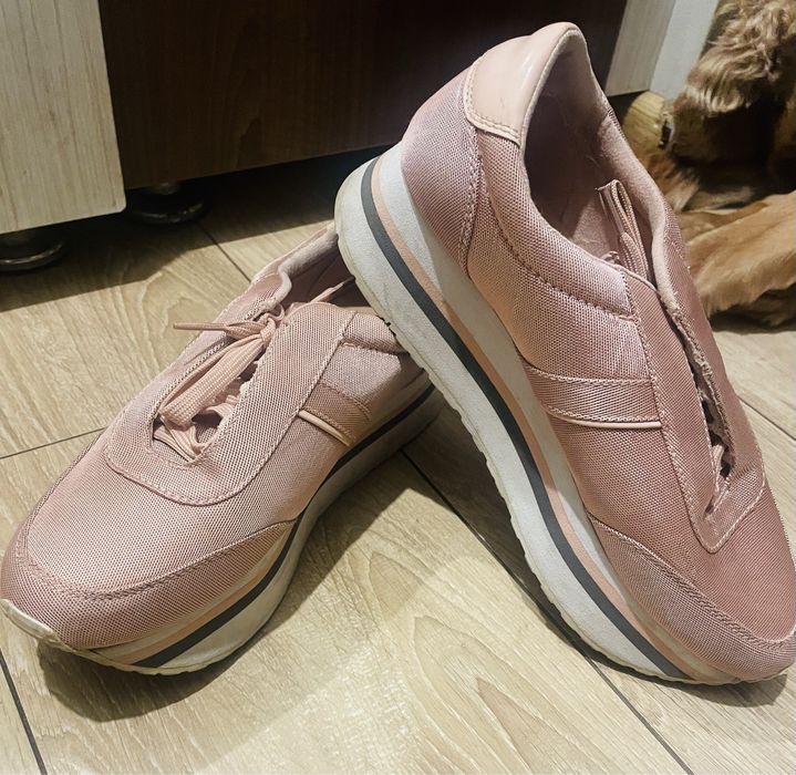 Adidasi stradivarius 39