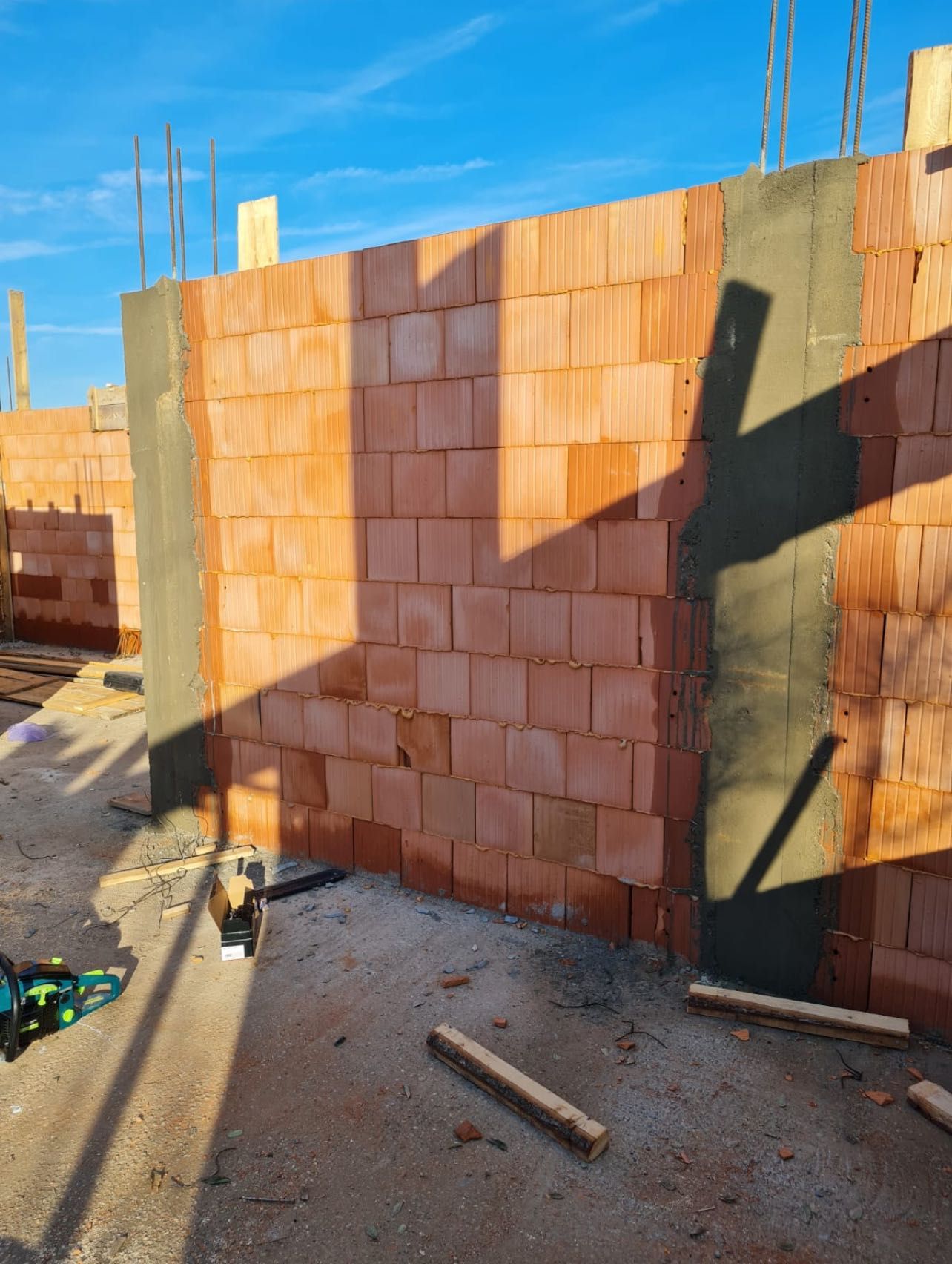 Constructii, amenajări interioare si exterioare