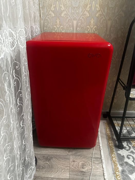 Холодильник красный