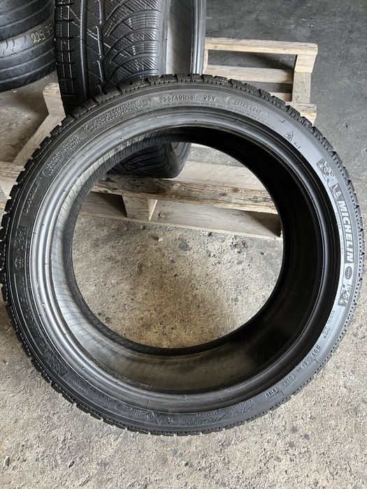 2 anvelope de iarna 235/40/18 Michelin dot 2020!
