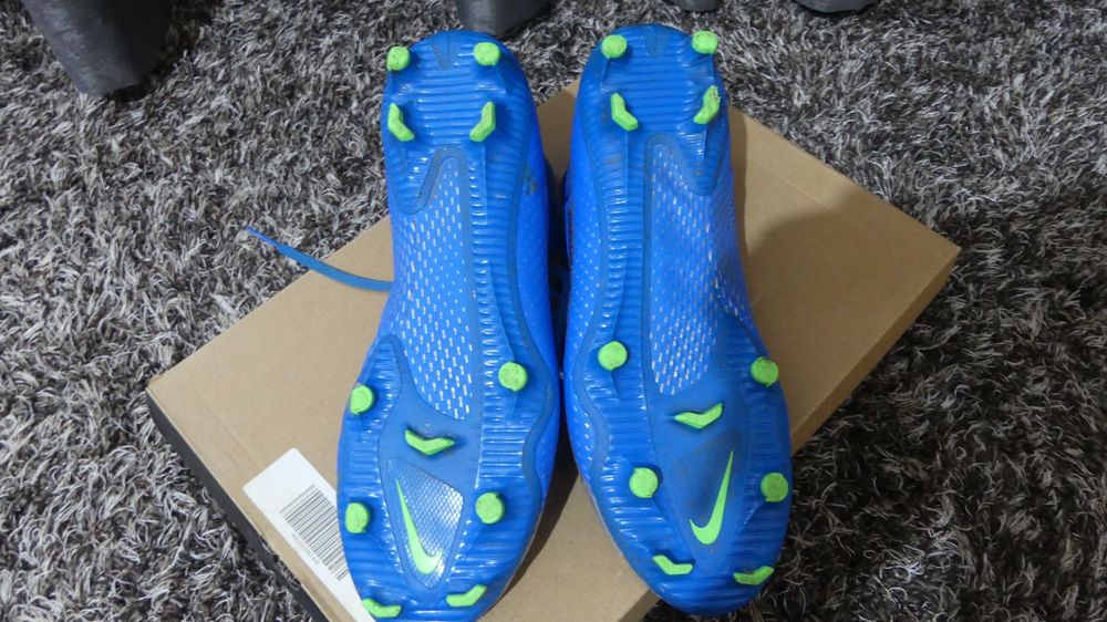 Ghete de fotbal Nike Phantom