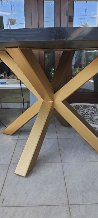 Masa  cu picior metalic