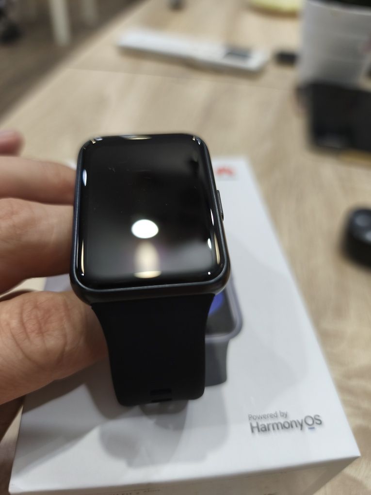 Смарт часовник Huawei fit 2