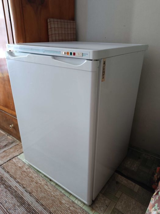 фризер вертикален с три чекмеджета