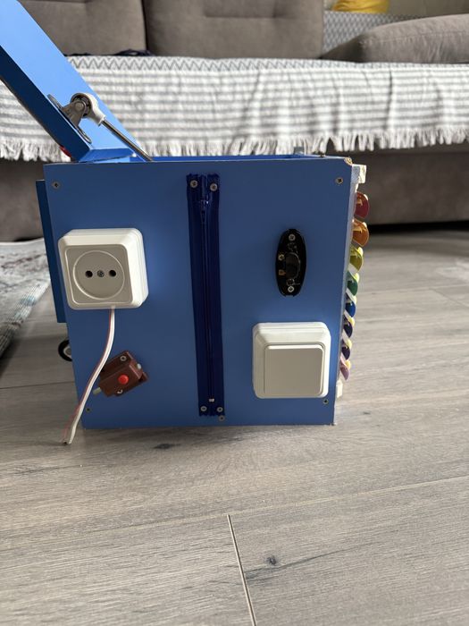 Бизиборд для развития мелкой маторики