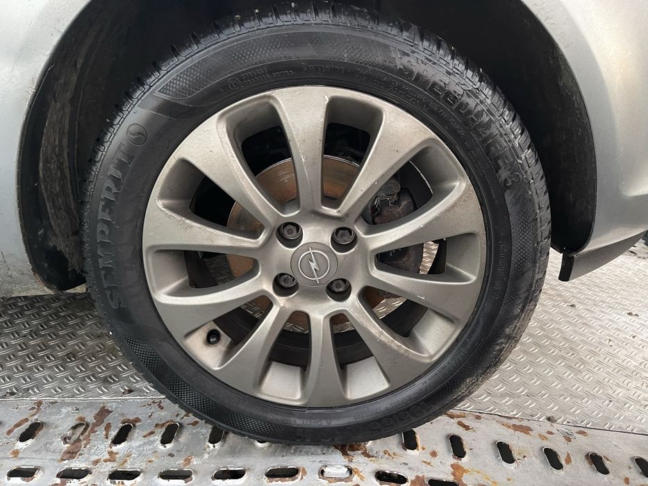 Opel Corsa D 1.4i на части