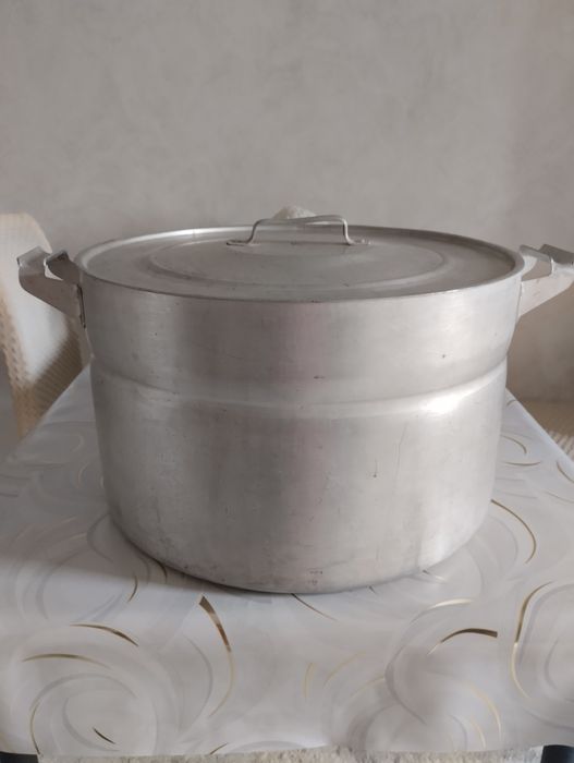 Продается кастрюля 40л.