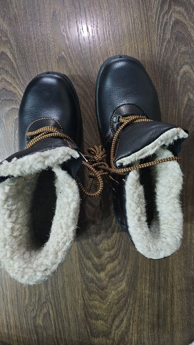 Продаются рабочие ботинки