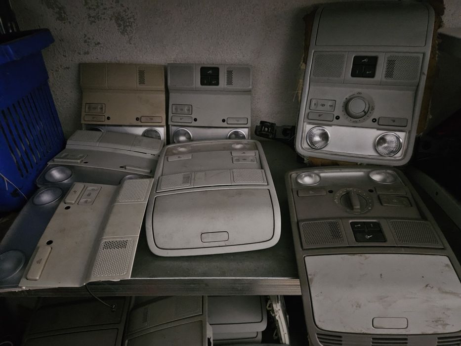 plafoniera passat b6 avem si cu buton trapa