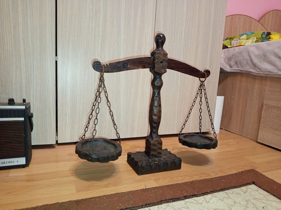 Balanță veche vintage din lemn masiv
