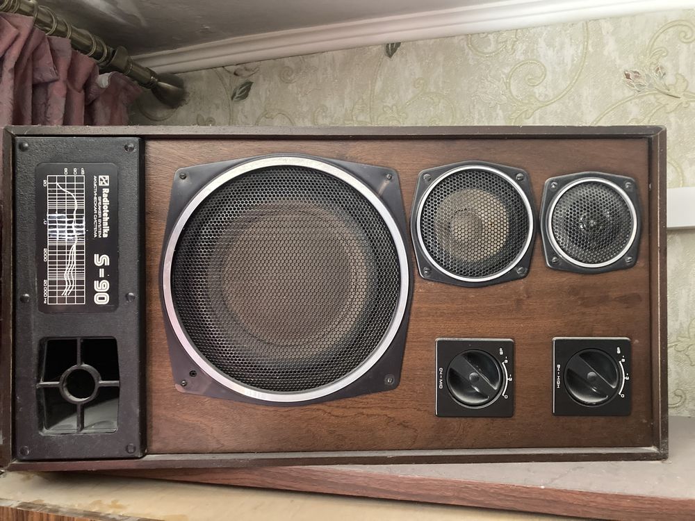 Колонки музыкальные S90 в идеальном состоянии
